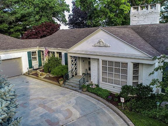 2nd image of 1865 Greenleaf Blvd