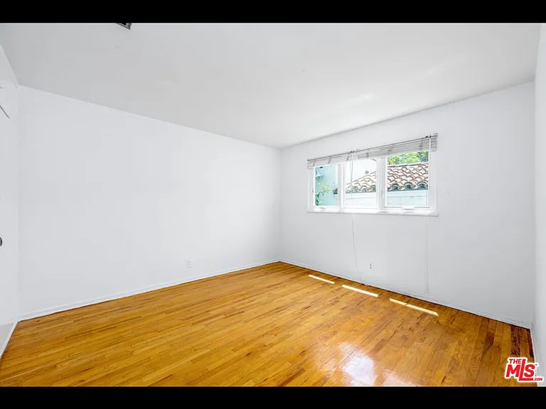1479 N Havenhurst Dr #2 — Photo 49