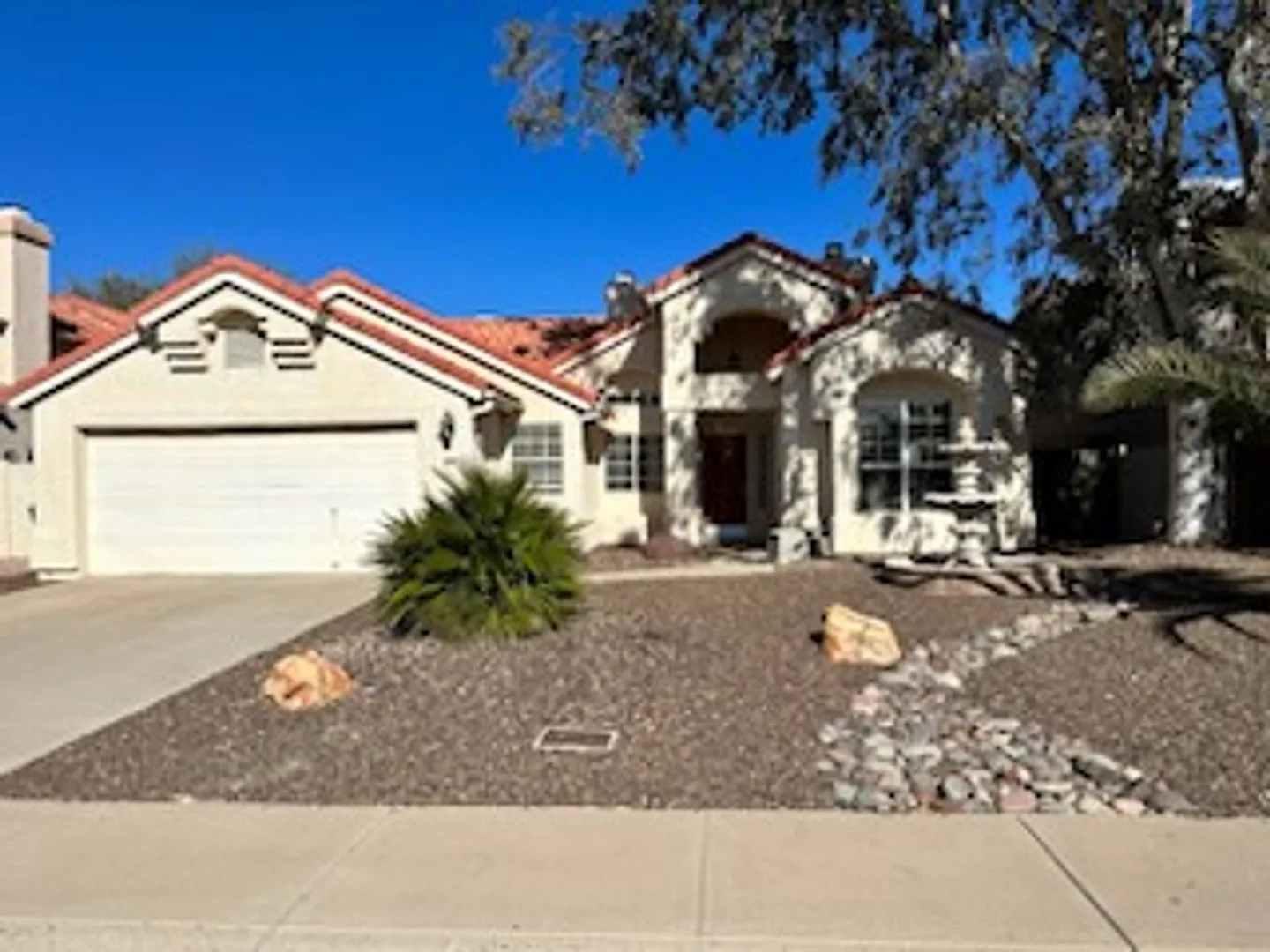 Now Available Bed 2 Bath With Sparkling Pool Near 40th St & Chandler Blvd Kyrene Schools — Photo 2