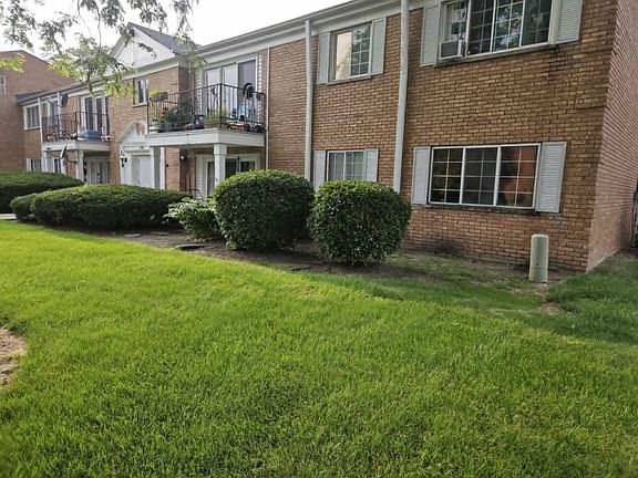 4th image of 1100 N Farnsworth Ave APT 1A