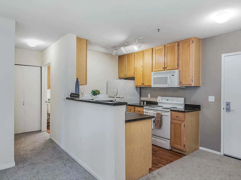 TraVigne on Eleventh Avenue — Photo 5