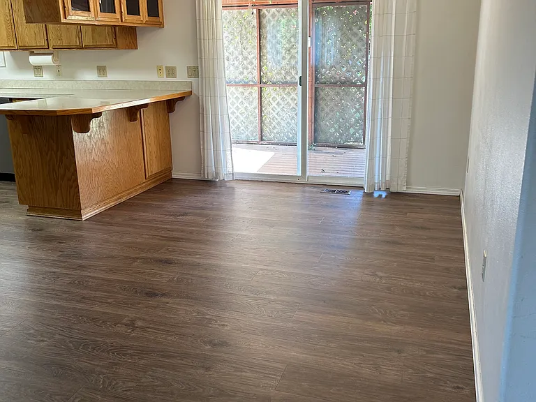 654 E Maple Pl — Photo 5