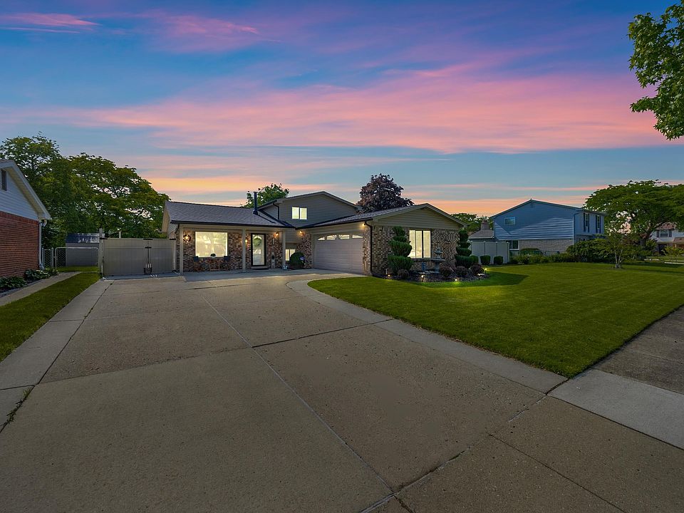 1st image of 4668 Forest Ln