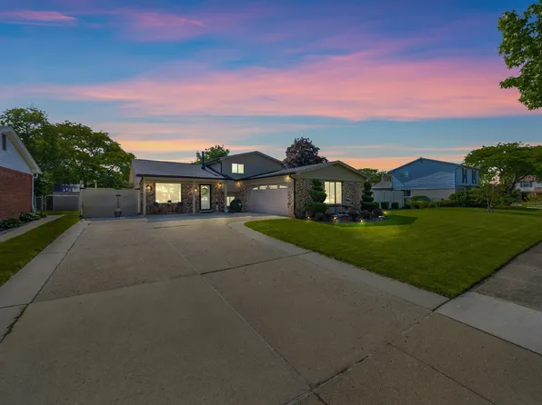4668 Forest Ln, Trenton, MI 48183