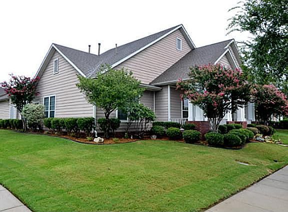 2nd image of 1821 E Branch Hollow Dr