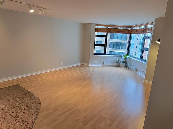 5th image of 401 E Ontario St APT 2904