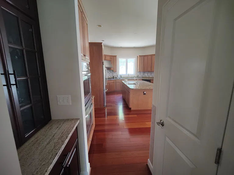 Hallway from Dinning Room to Kitchen