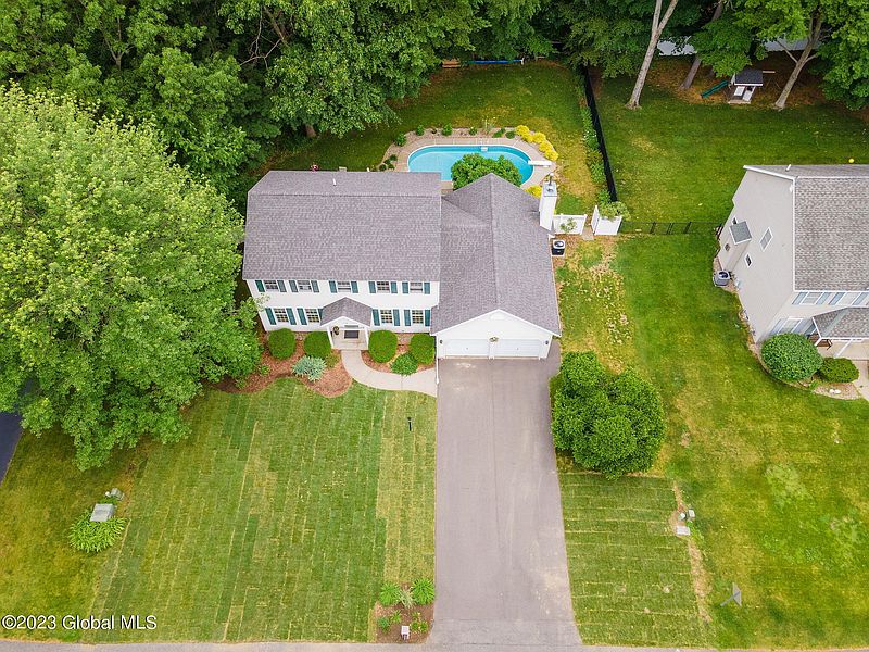 4th image of 309 Partridgeberry Court
