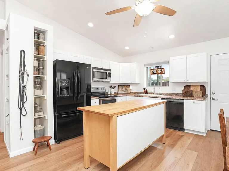 263 E Hollomon St — Photo 9