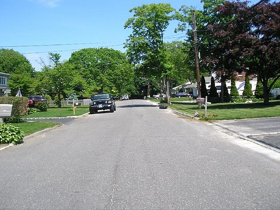 4th image of 30 Roosevelt Ave
