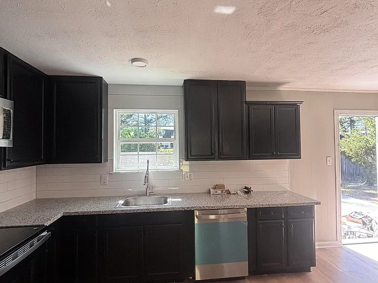 2605 Shalimar Dr — Photo 6