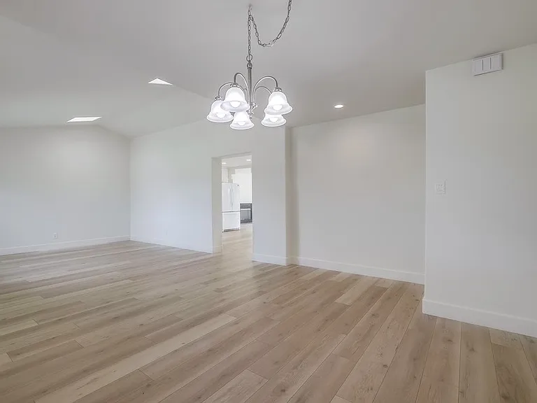 19312 Harding Ln — Photo 12