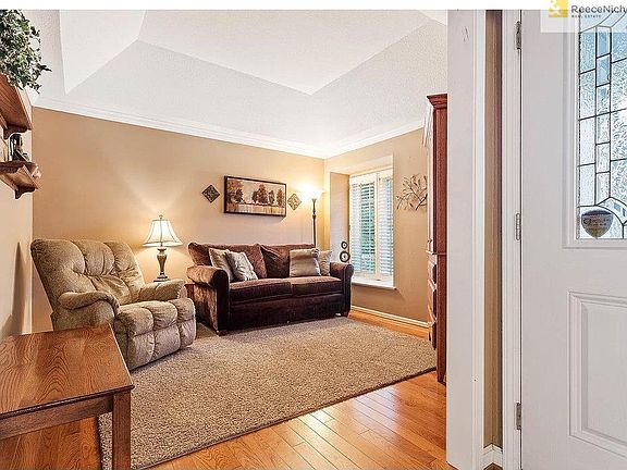 4th image of 9036 W 113th St