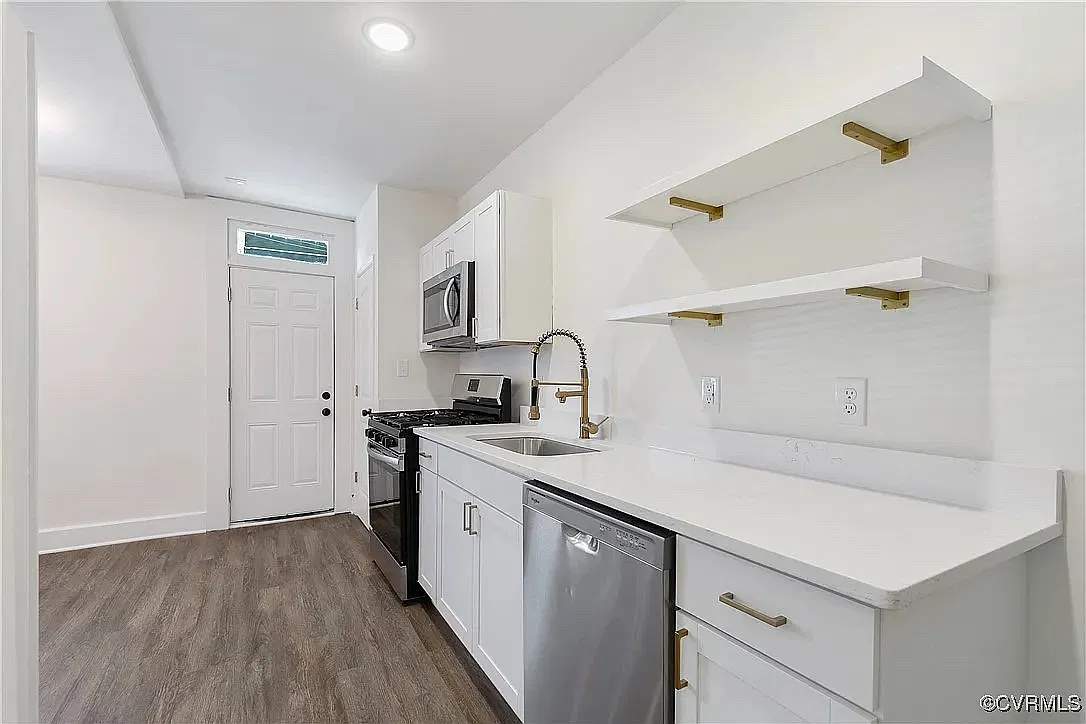 2 bed, 765 sqft, $1,945 — Photo 4