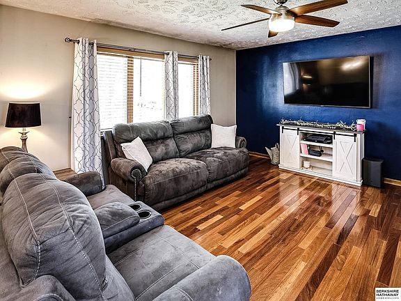 4th image of 23 Cypress St