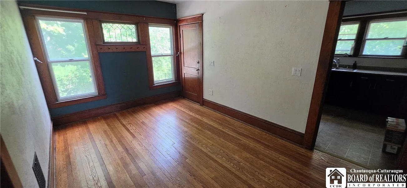 2 bed, 1.0 bath, 2683 sqft, $1,200 — Photo 3
