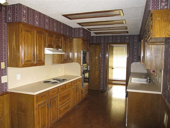 3rd image of 2500 San Gabriel Dr