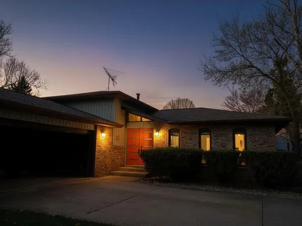 1752 Greenview Ave, Valparaiso, IN 46383