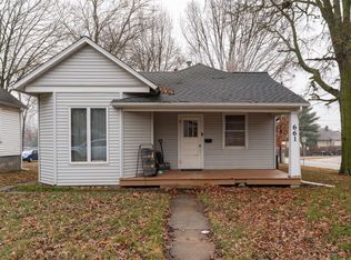 661 6th St, Lincoln, IL 62656