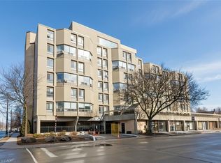 10 John St #206, Hamilton, ON L9H 6J3