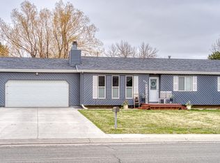 808 Almon Dr, Gillette, WY 82718