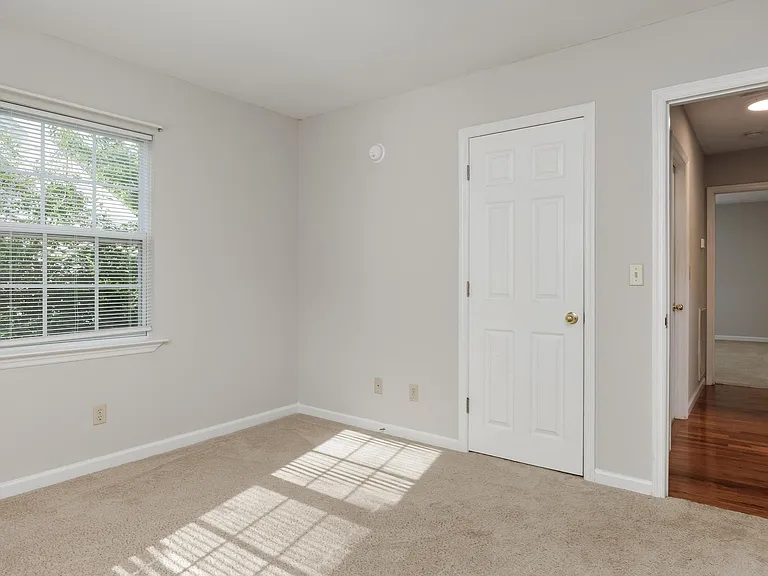 4092 University Dr — Photo 18