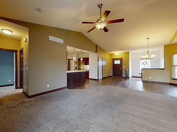 5th image of 450 Ridgeview Dr