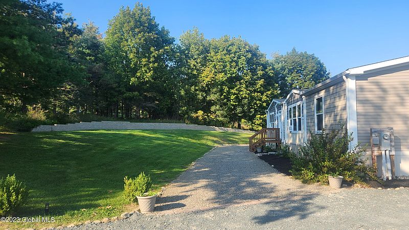 3rd image of 150 Carpenter Road