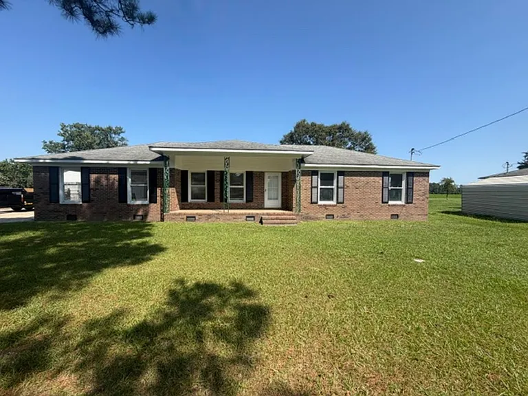 2146 Crescent Dr — Photo 1
