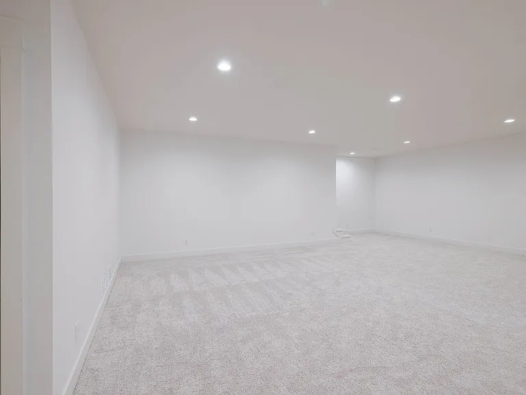 8620 S 50th Ct — Photo 30