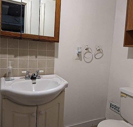 4th image of 320 Ashbury Rd