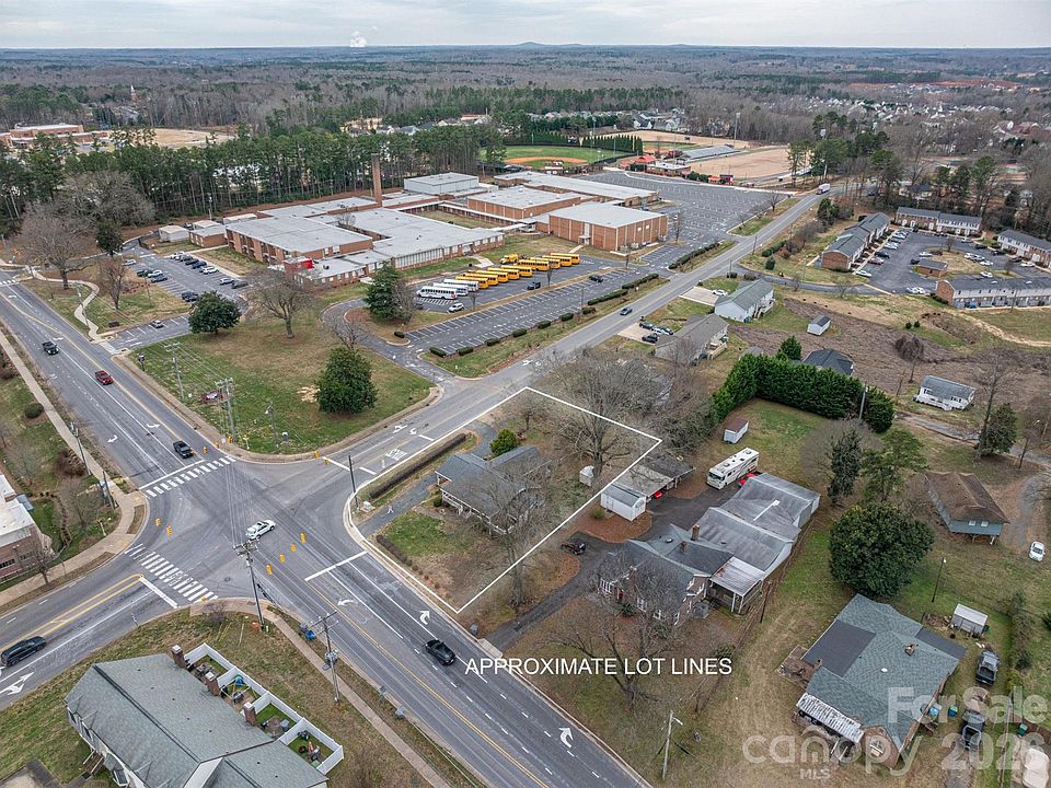 1st image of 816 S Point Rd