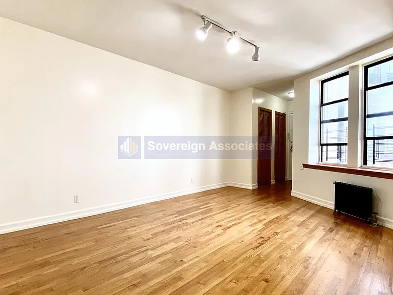 10 Adrian Ave #3B — Photo 4