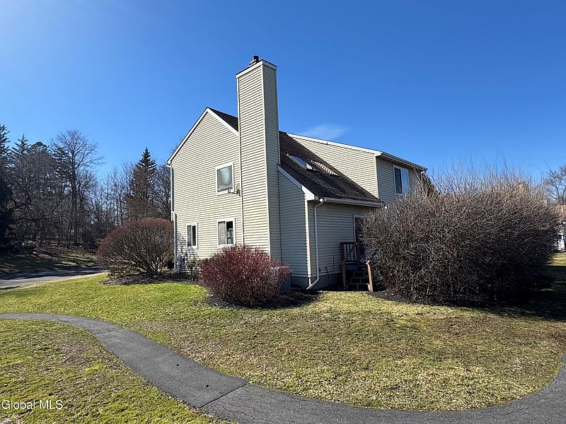 3rd image of 30 Loudonwood East