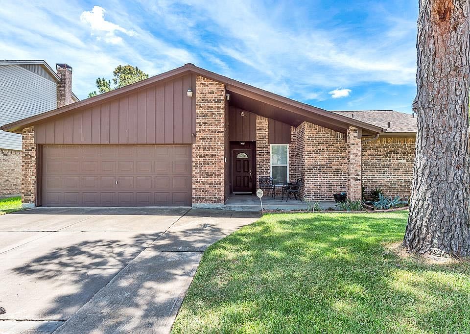 1st image of 21327 Park Bend Dr