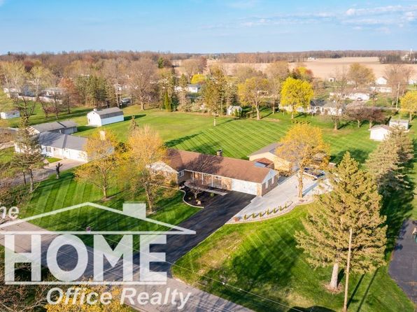 200 Elmwood Dr, Corunna, MI 48817