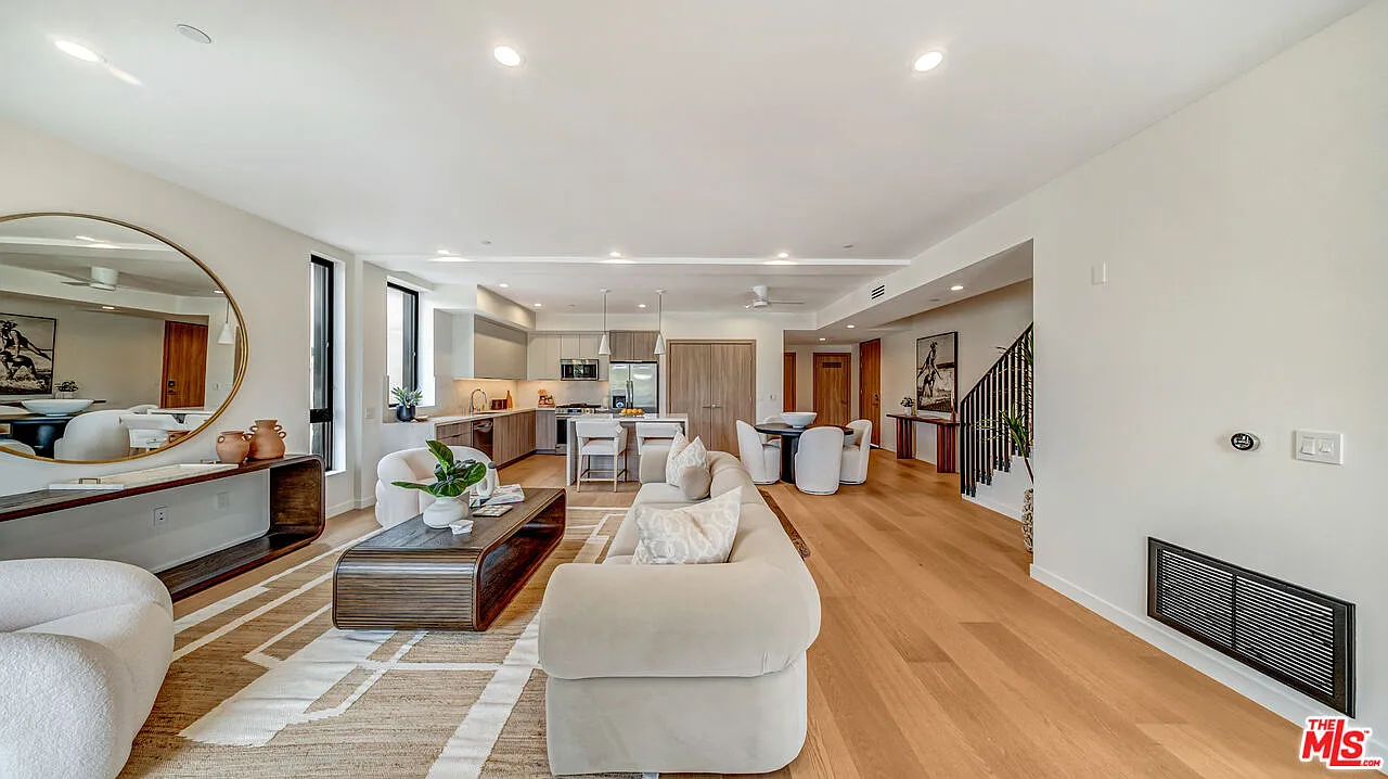 2 bed, 2.5 bath, 1653 sqft, $7,150 — Photo 4