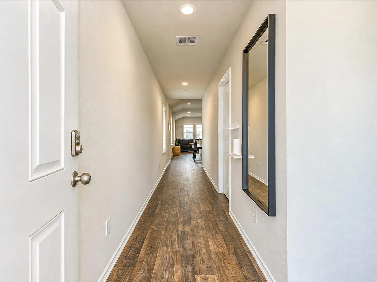 3 bed, 2.0 bath, 1545 sqft, $2,000 — Photo 4