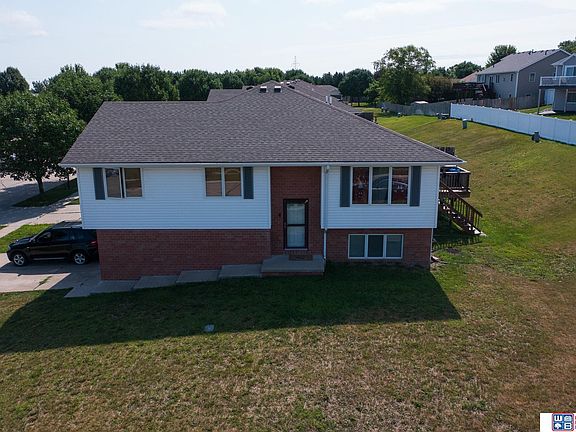 2nd image of 8601 Delphinium Ln