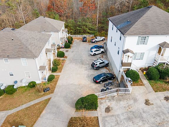2nd image of 100 Hanna Driveunit #C