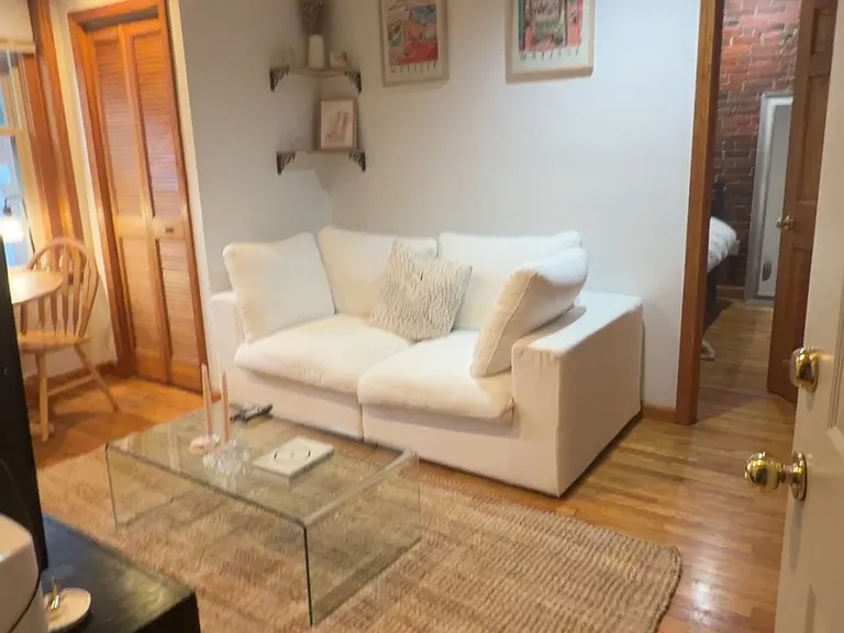 5 Margaret St #4 — Photo 4