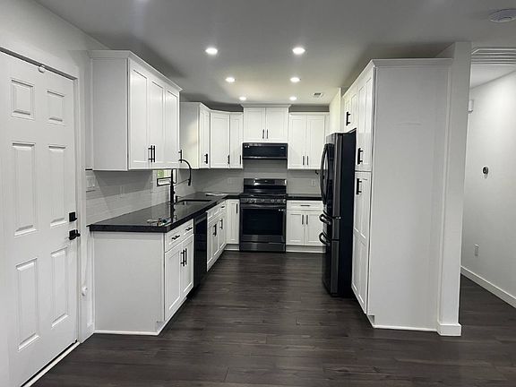 5th image of 2205 Norwood Dr NW