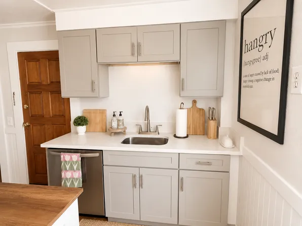 31 Alden St #2, Plymouth, MA 02360