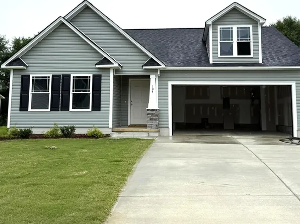 104 Oakfield Trace Dr, Four Oaks, NC 27524