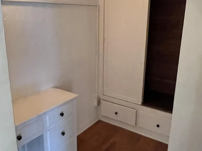 Built-in wardrobe in bonus office/vanity nook