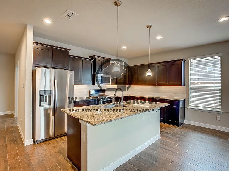 820 Greenford Mnr — Photo 12