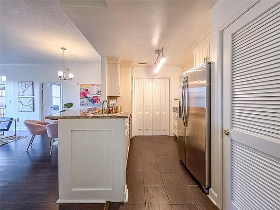 3rd image of 1101 Juniper St NE APT 211