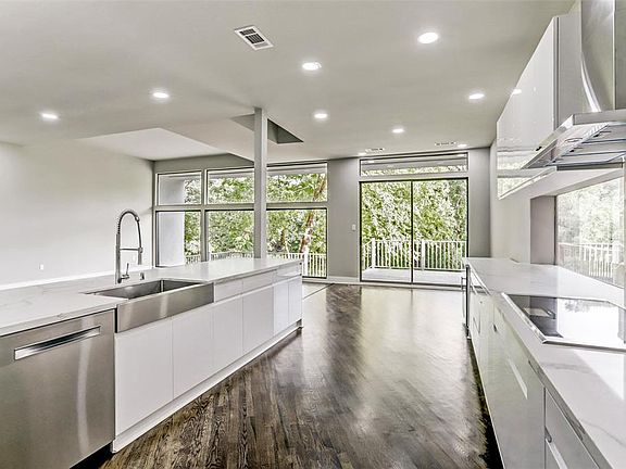 4th image of 9161 Briar Forest Dr #9161