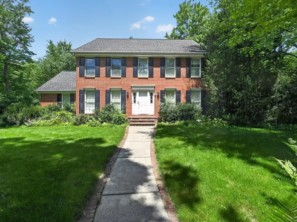 2204 Springwood Dr, Midland, MI 48640