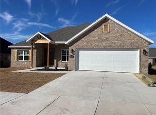 4032 E Utica Ln, Fayetteville, AR 72701